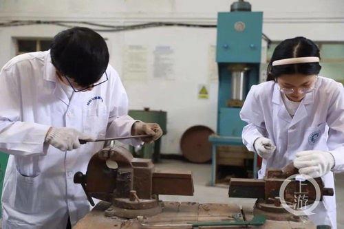 长清大学吃瓜黑料网曝门,网曝门事件引发校园热议